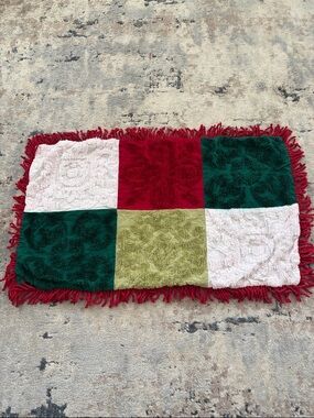 BrylaneHome Studio Red and Green King pillowcase